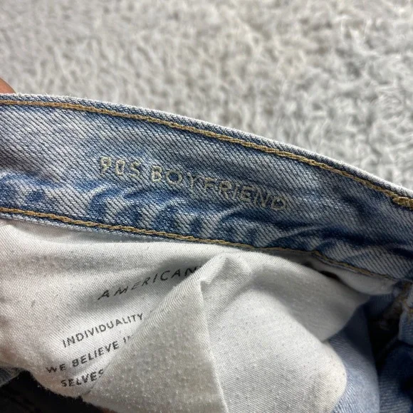 American Eagle Outfitters 90s Boyfriend Jeans Light Wash Distressed Size 8 - Picture 4 of 13